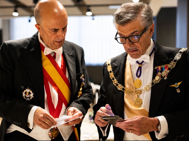 Trabajando y supervisando todo personalmente antes de la Gala
