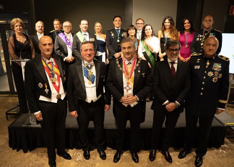 Agradecimiento público a invitados y condecorados en las distintas categorías